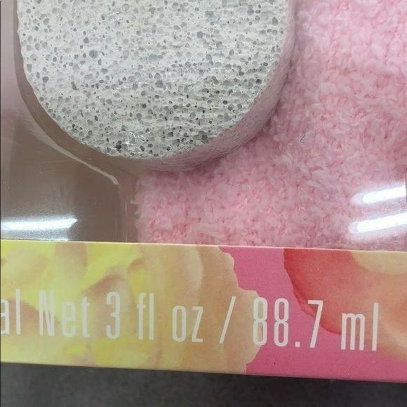 Simple Pleasures Cozy Feet Foot‎ Care RoseWater Peony Gift Set - Picture 7 of 7